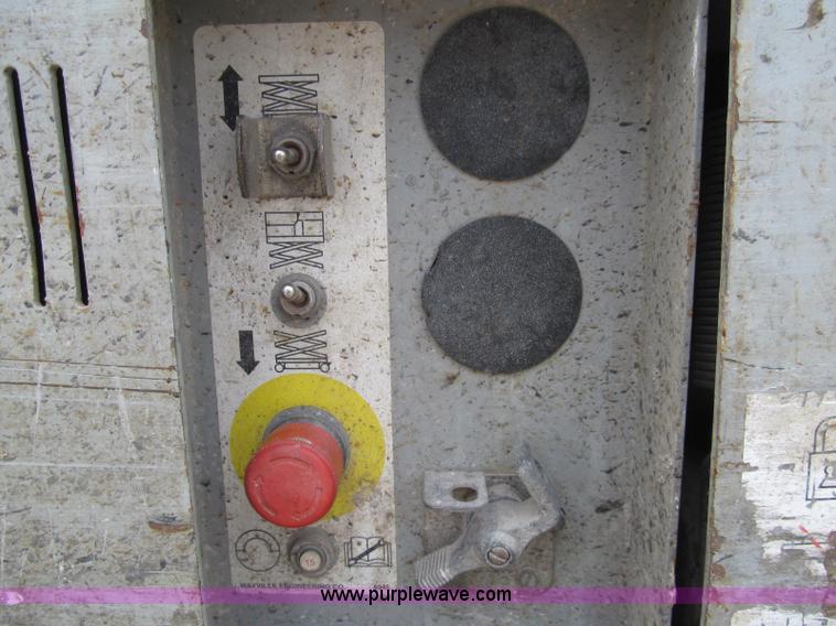 image for item H9464 Mec 1932ES electric scissor lift