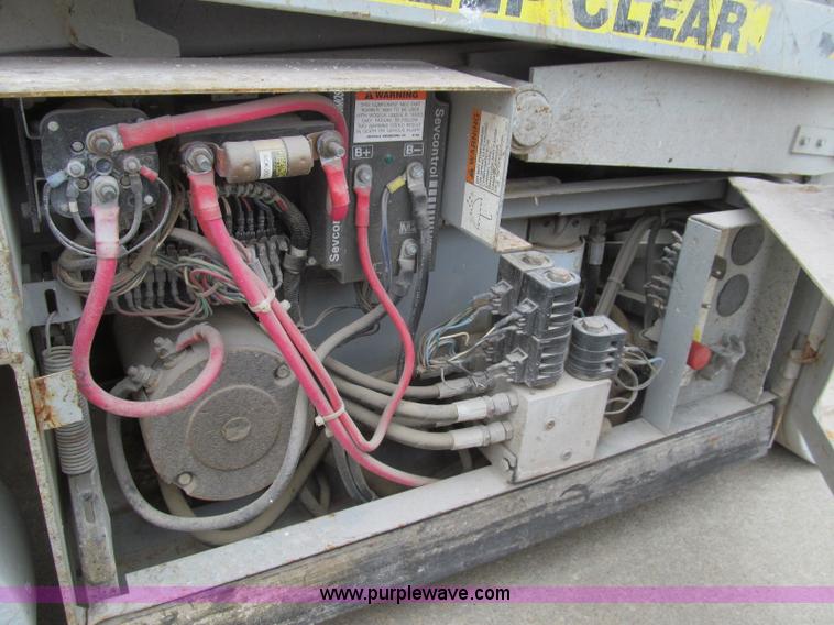 image for item H9464 Mec 1932ES electric scissor lift