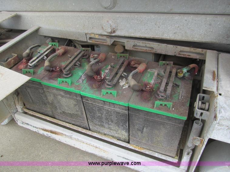 image for item H9464 Mec 1932ES electric scissor lift