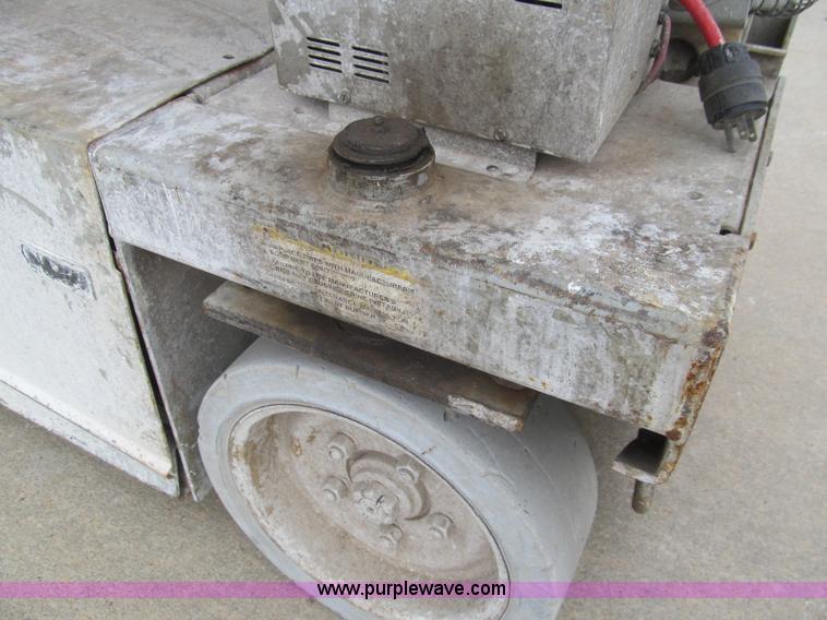 image for item H9464 Mec 1932ES electric scissor lift