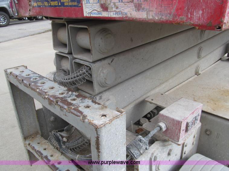 image for item H9464 Mec 1932ES electric scissor lift