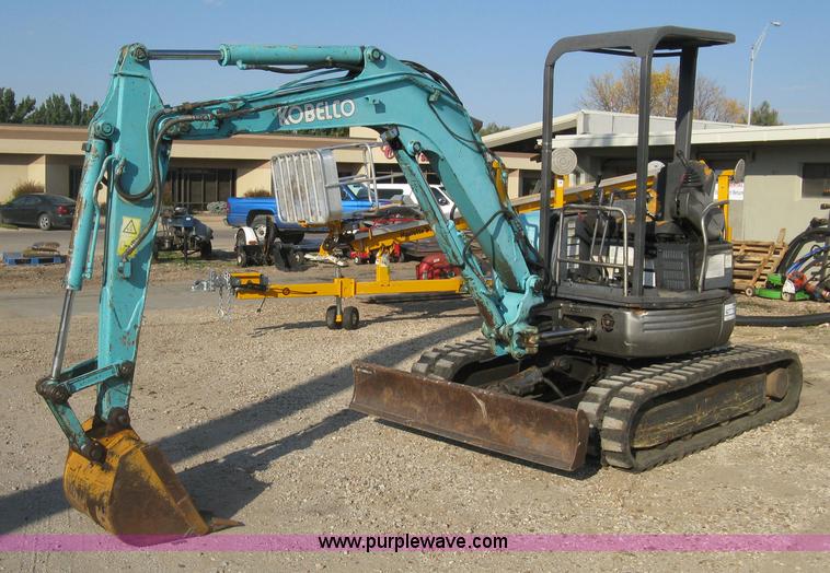 image for item H9478 2000 Kobelco 35SR compact excavator