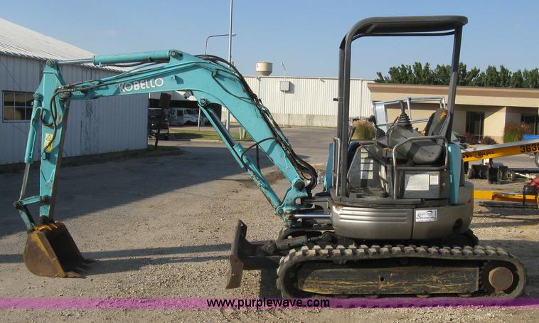 image for item H9478 2000 Kobelco 35SR compact excavator