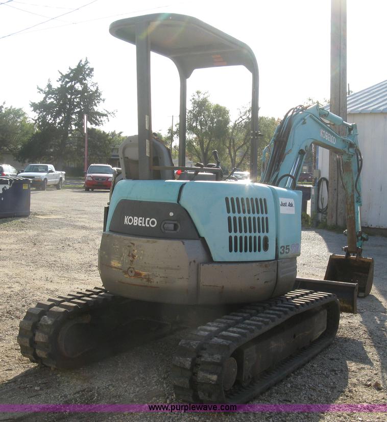 image for item H9478 2000 Kobelco 35SR compact excavator