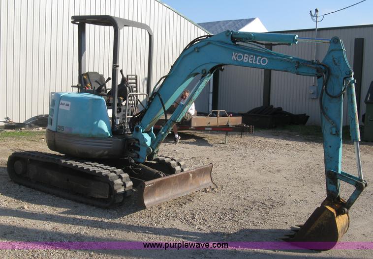 image for item H9478 2000 Kobelco 35SR compact excavator