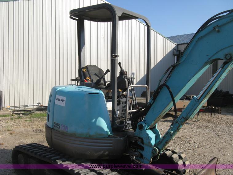 image for item H9478 2000 Kobelco 35SR compact excavator