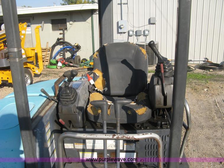 image for item H9478 2000 Kobelco 35SR compact excavator