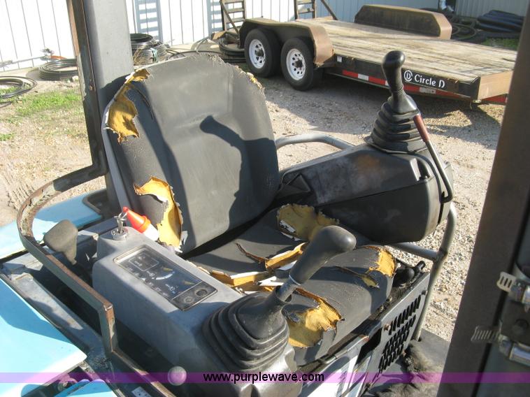 image for item H9478 2000 Kobelco 35SR compact excavator