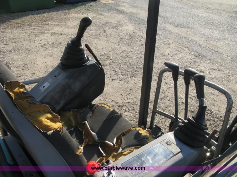 image for item H9478 2000 Kobelco 35SR compact excavator