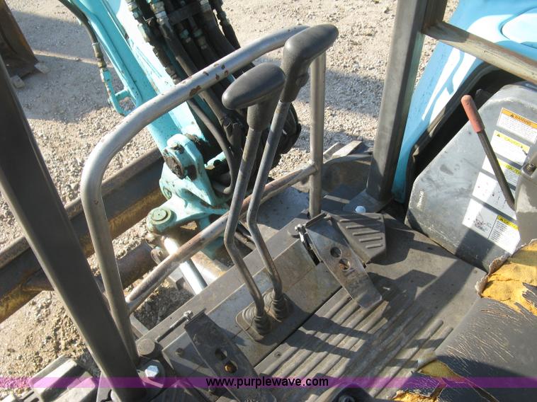 image for item H9478 2000 Kobelco 35SR compact excavator