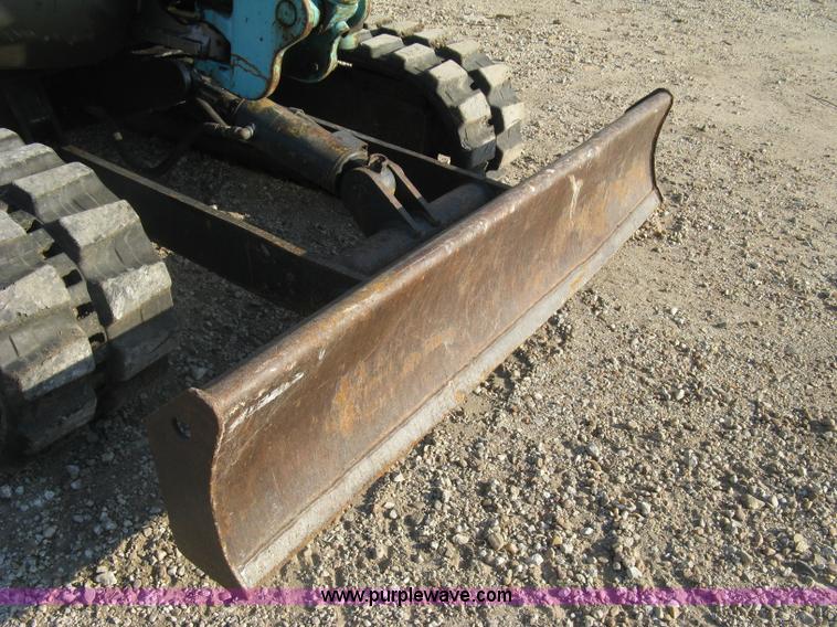 image for item H9478 2000 Kobelco 35SR compact excavator