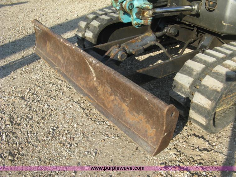 image for item H9478 2000 Kobelco 35SR compact excavator