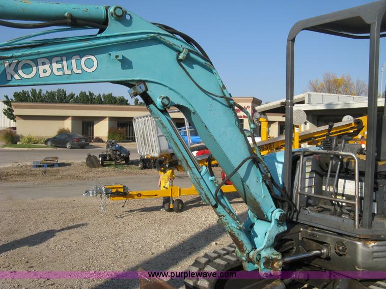 image for item H9478 2000 Kobelco 35SR compact excavator