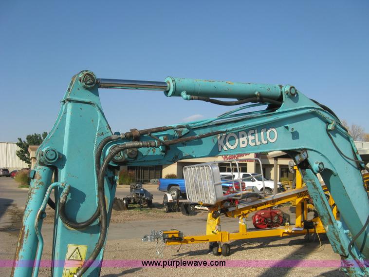 image for item H9478 2000 Kobelco 35SR compact excavator