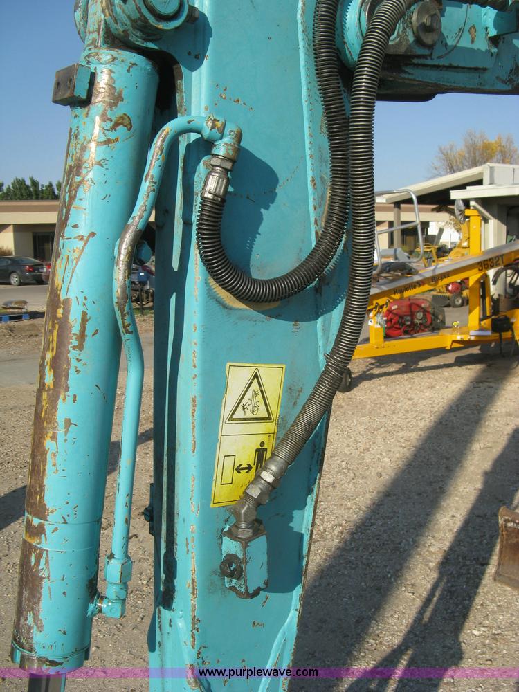 image for item H9478 2000 Kobelco 35SR compact excavator