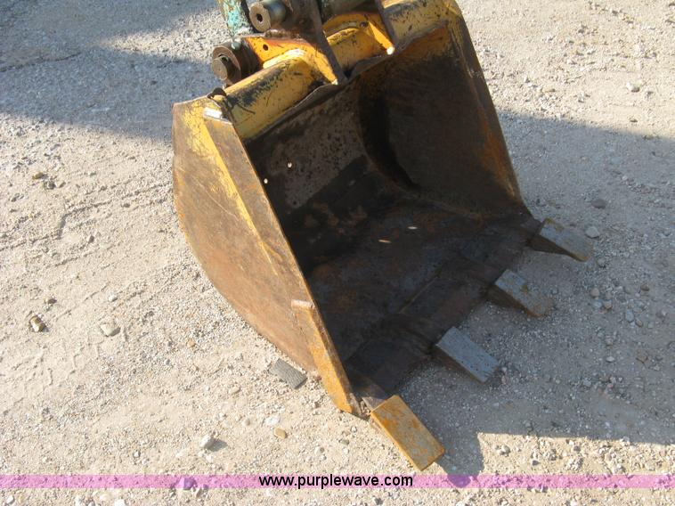 image for item H9478 2000 Kobelco 35SR compact excavator