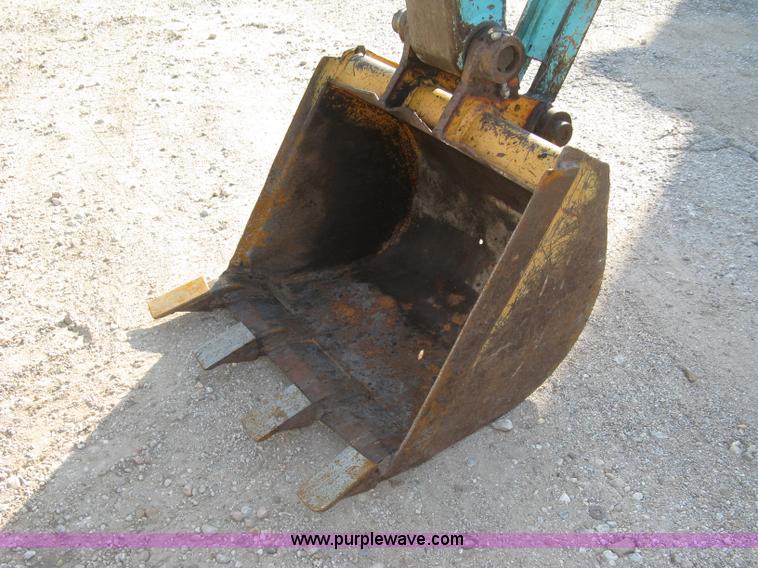 image for item H9478 2000 Kobelco 35SR compact excavator