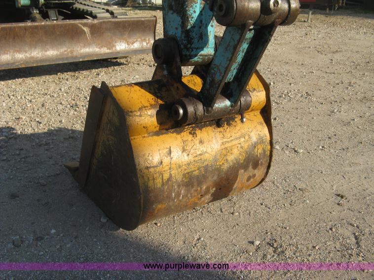 image for item H9478 2000 Kobelco 35SR compact excavator