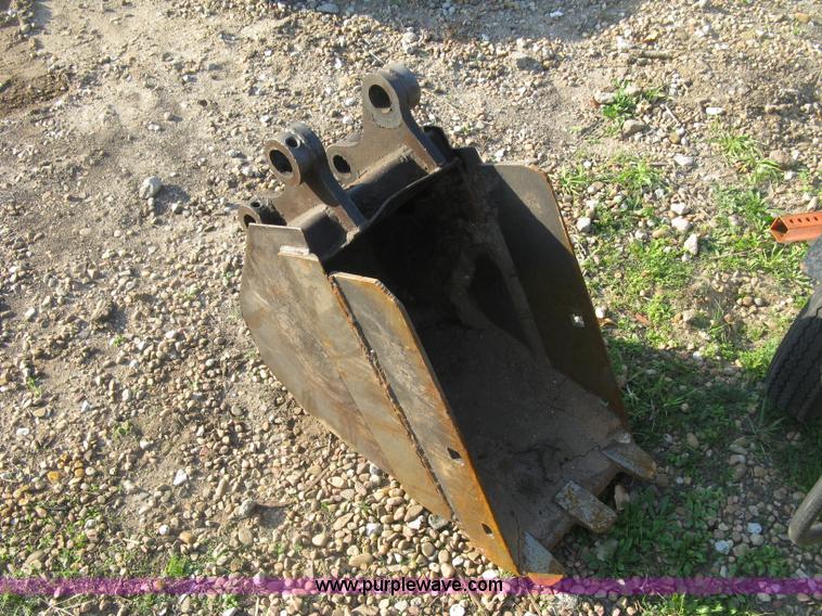 image for item H9478 2000 Kobelco 35SR compact excavator