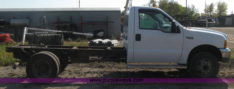 image for item H9479 1999 Ford F550 Super Duty XL cab and chassis
