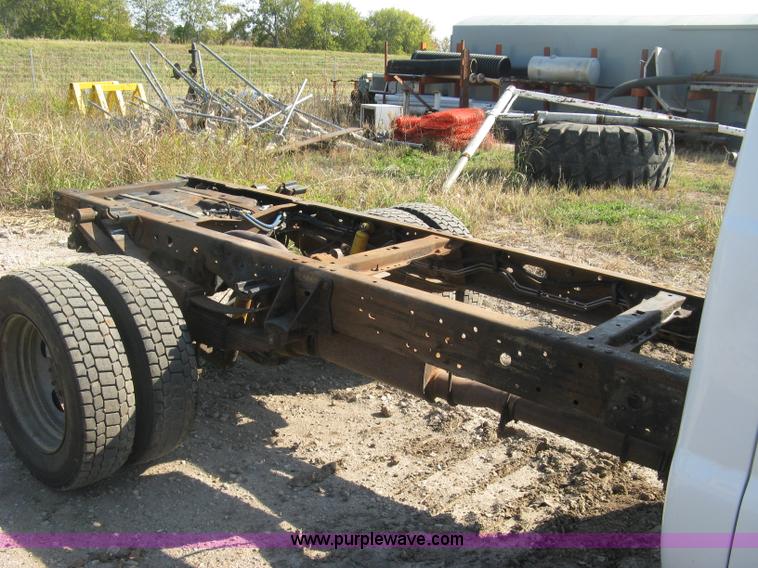 image for item H9479 1999 Ford F550 Super Duty XL cab and chassis