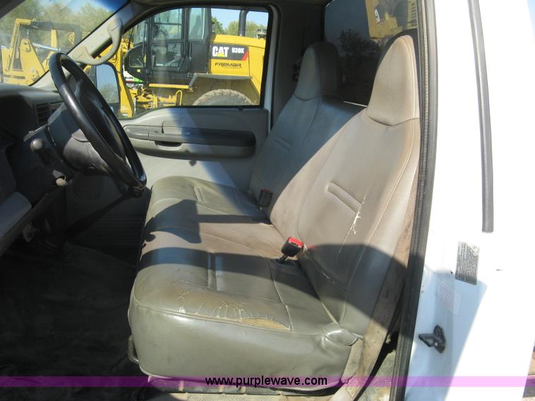 image for item H9479 1999 Ford F550 Super Duty XL cab and chassis