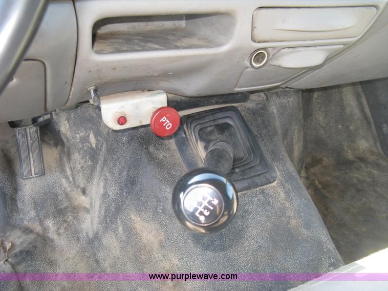 image for item H9479 1999 Ford F550 Super Duty XL cab and chassis