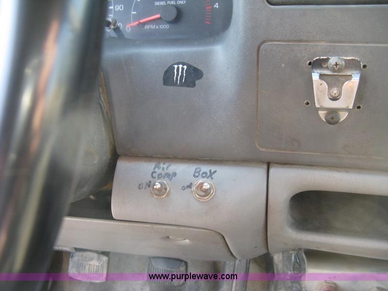 image for item H9479 1999 Ford F550 Super Duty XL cab and chassis