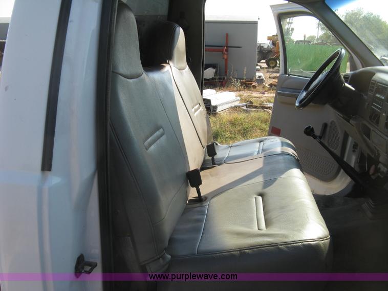 image for item H9479 1999 Ford F550 Super Duty XL cab and chassis