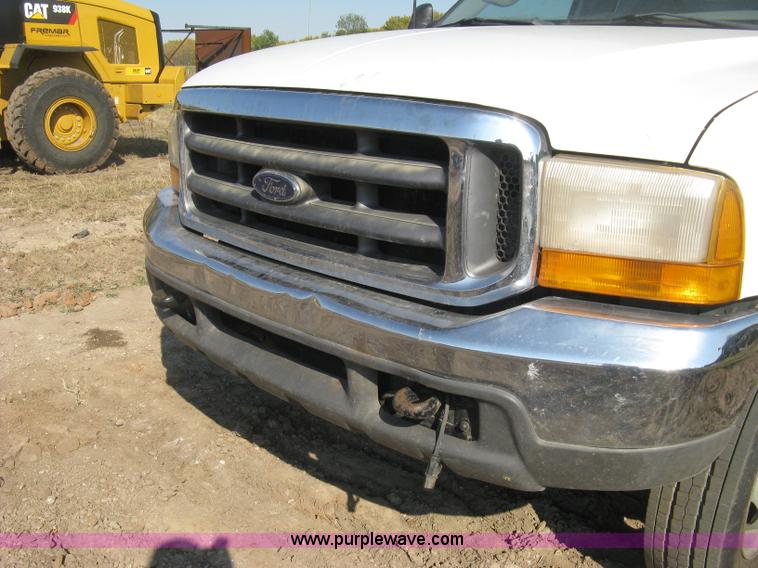 image for item H9479 1999 Ford F550 Super Duty XL cab and chassis