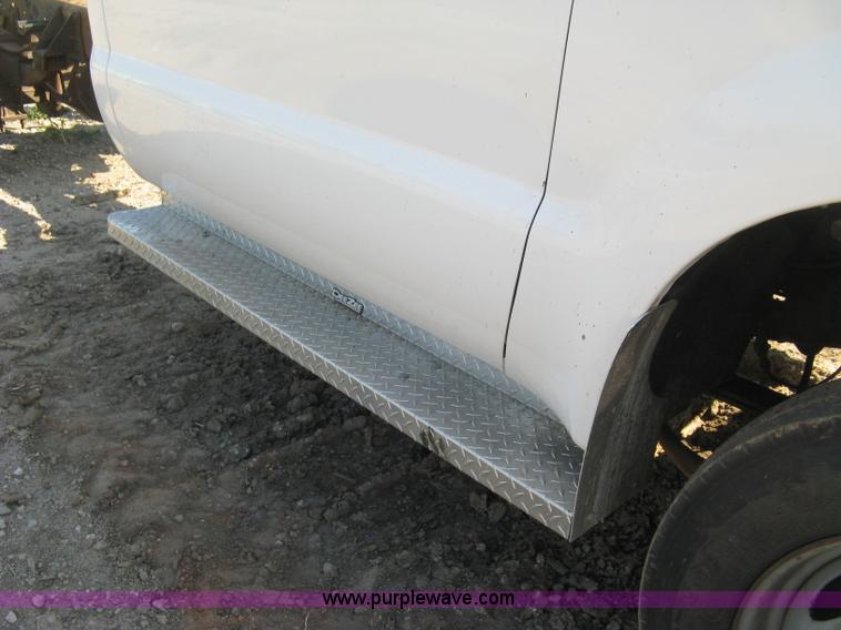 image for item H9479 1999 Ford F550 Super Duty XL cab and chassis