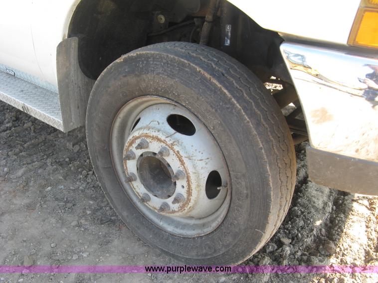 image for item H9479 1999 Ford F550 Super Duty XL cab and chassis