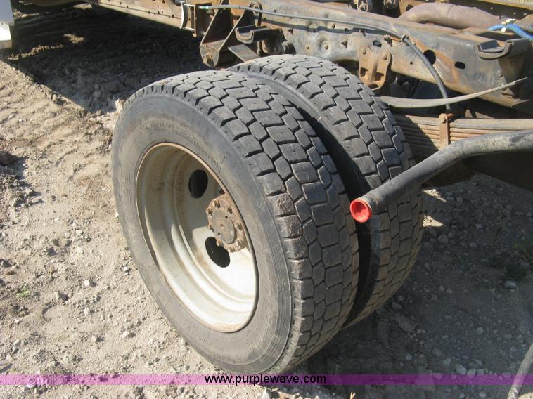 image for item H9479 1999 Ford F550 Super Duty XL cab and chassis