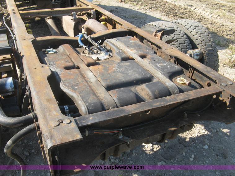 image for item H9479 1999 Ford F550 Super Duty XL cab and chassis