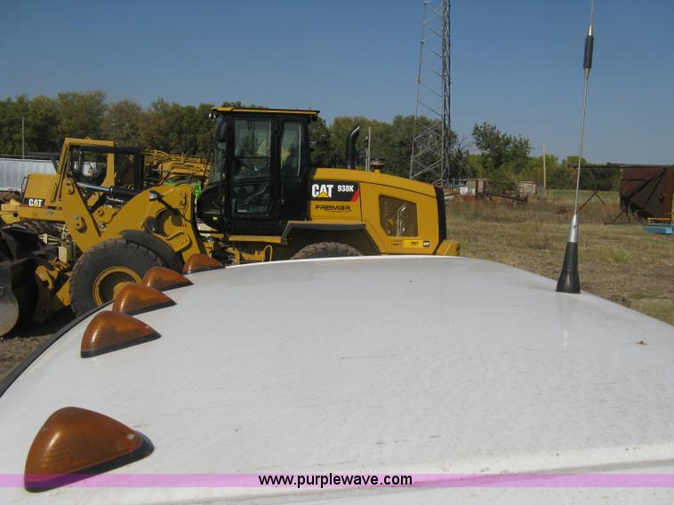 image for item H9479 1999 Ford F550 Super Duty XL cab and chassis