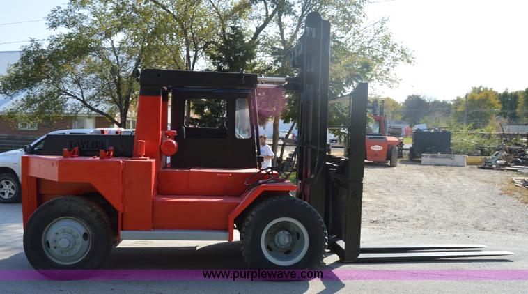 image for item I2954 Taylor Y16-WOM forklift