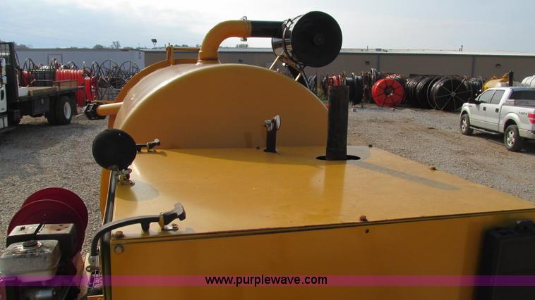 image for item I3201 Mclaughlin MCL-T/500G water vacuum mounted on a trailer