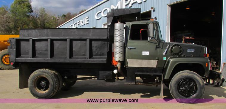 image for item I4121 1987 Ford L8000 dump truck