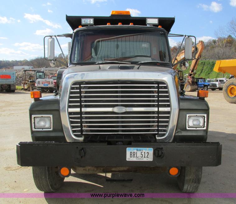 image for item I4121 1987 Ford L8000 dump truck