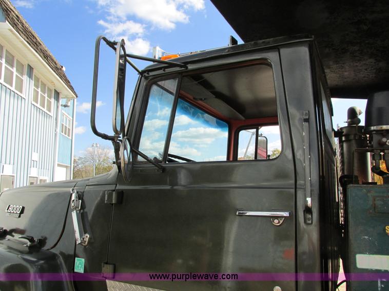 image for item I4121 1987 Ford L8000 dump truck