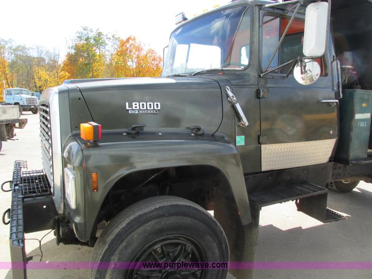 image for item I4121 1987 Ford L8000 dump truck