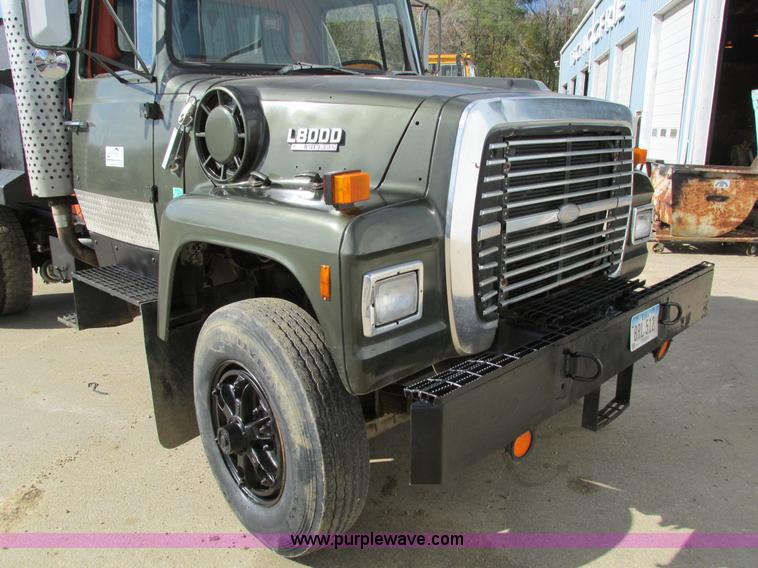 image for item I4121 1987 Ford L8000 dump truck