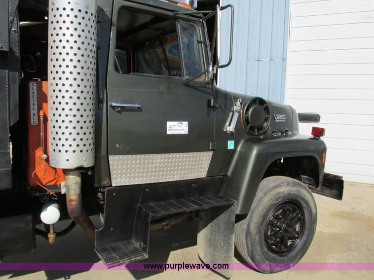image for item I4121 1987 Ford L8000 dump truck