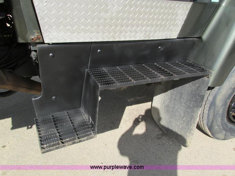 image for item I4121 1987 Ford L8000 dump truck