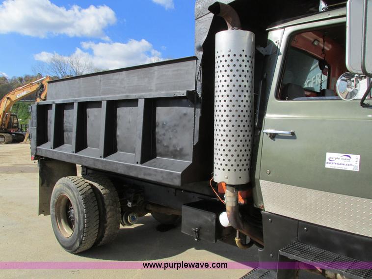 image for item I4121 1987 Ford L8000 dump truck