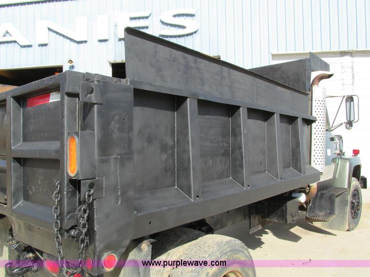 image for item I4121 1987 Ford L8000 dump truck