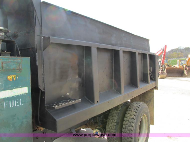 image for item I4121 1987 Ford L8000 dump truck