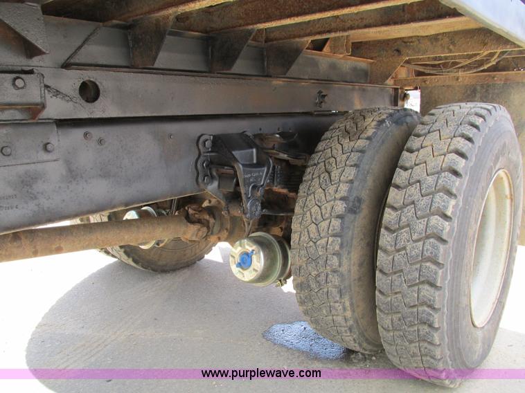 image for item I4121 1987 Ford L8000 dump truck