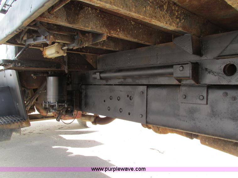 image for item I4121 1987 Ford L8000 dump truck