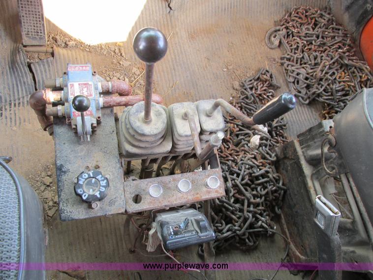 image for item I4121 1987 Ford L8000 dump truck